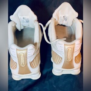 NIKE SHOX ENIGMA RUNNING SHOES WOMEN DESERT SAND